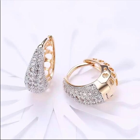 #31 NEW 18K Gold Plated Hoop Earrings - Picture 3 of 8